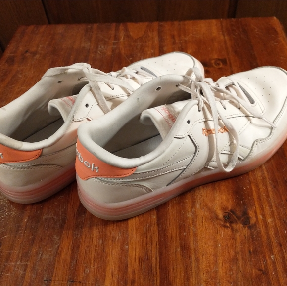 Gently worn Reebok ladies sneakers size 9 - Picture 2 of 5